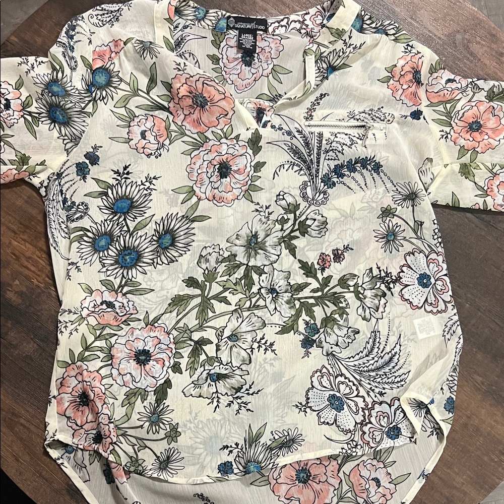 Signature Studio Floral Blouse with Pastel Hues - Picture 4 of 6